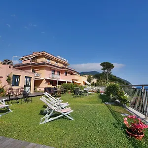 Hotel Mondial, Moneglia